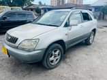 A picture of 2002 toyota harrier silver colour
