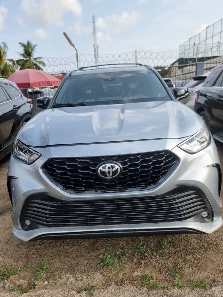 A picture of Foreign used 2022 Toyota Highlander xse