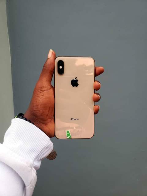 A picture of iphone xs gb 256