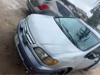 A picture of Toyota Sienna 02