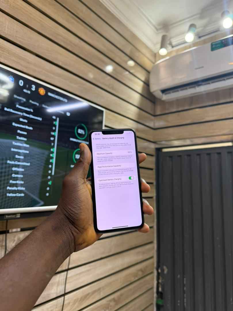 A picture of iPhone 11 Pro Max 256GB