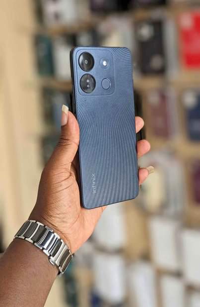 A picture of Infinix smart 7HD gb 64 Ram4 iko safi km mpya