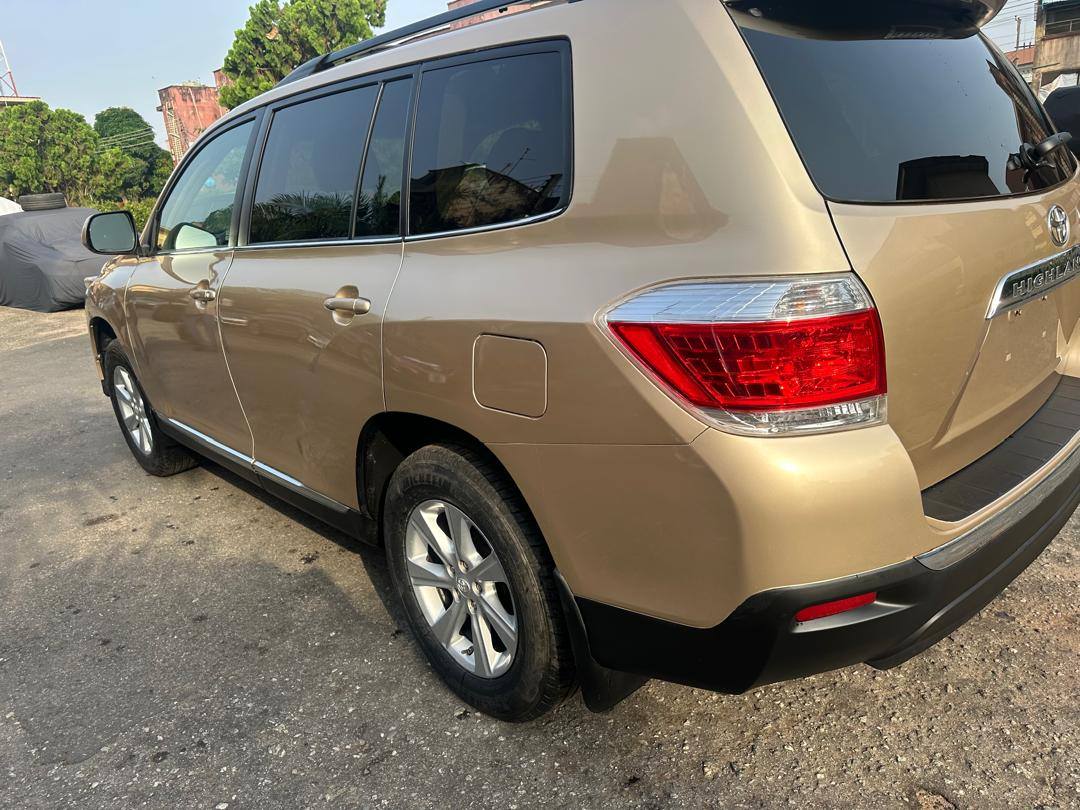 A picture of Foreign used 2012 Highlander