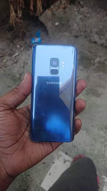 A picture of Samsung s9plain