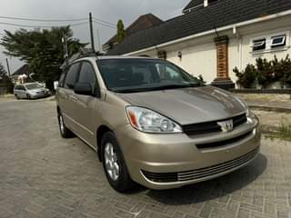 A picture of 2005 Totyota Sienna