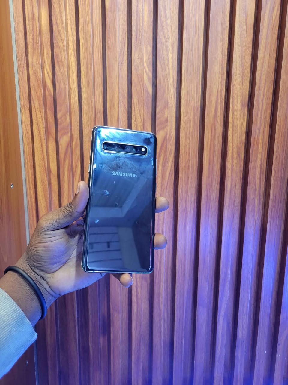 A picture of SAMSUNG S10 5GAT 450K STORAGE 256GB 8GB RM CALL 0755470670