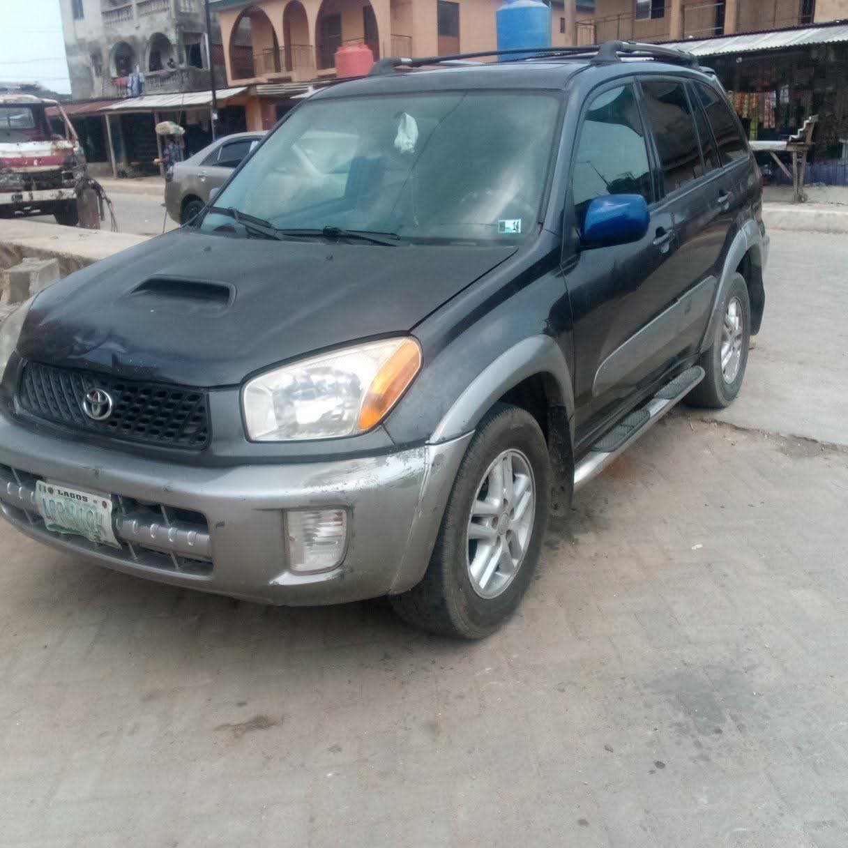 A picture of Toyota RAV4 2004