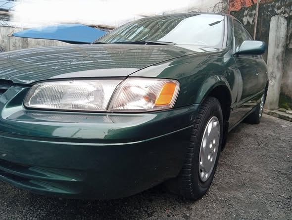 A picture of 1999 Toyota camry