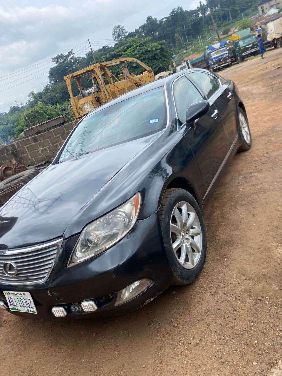 A picture of LEXUS LS 450 07 model