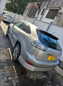 A picture of Toyota Harrier 2006