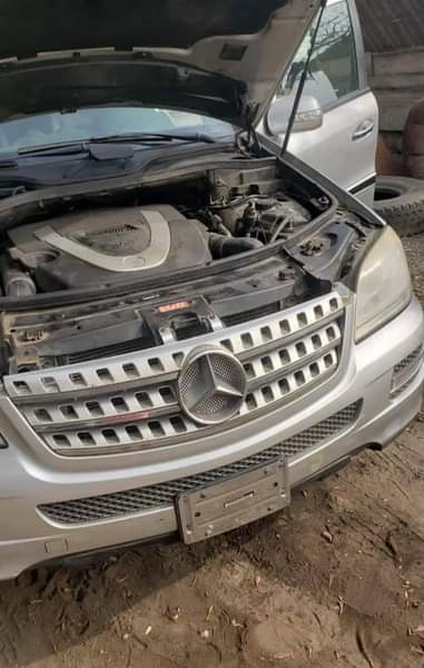 A picture of first body barely used 2007 ml 350 4Matic untouched engine