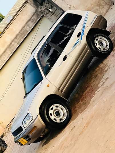 A picture of TOYOTA RAVA 4