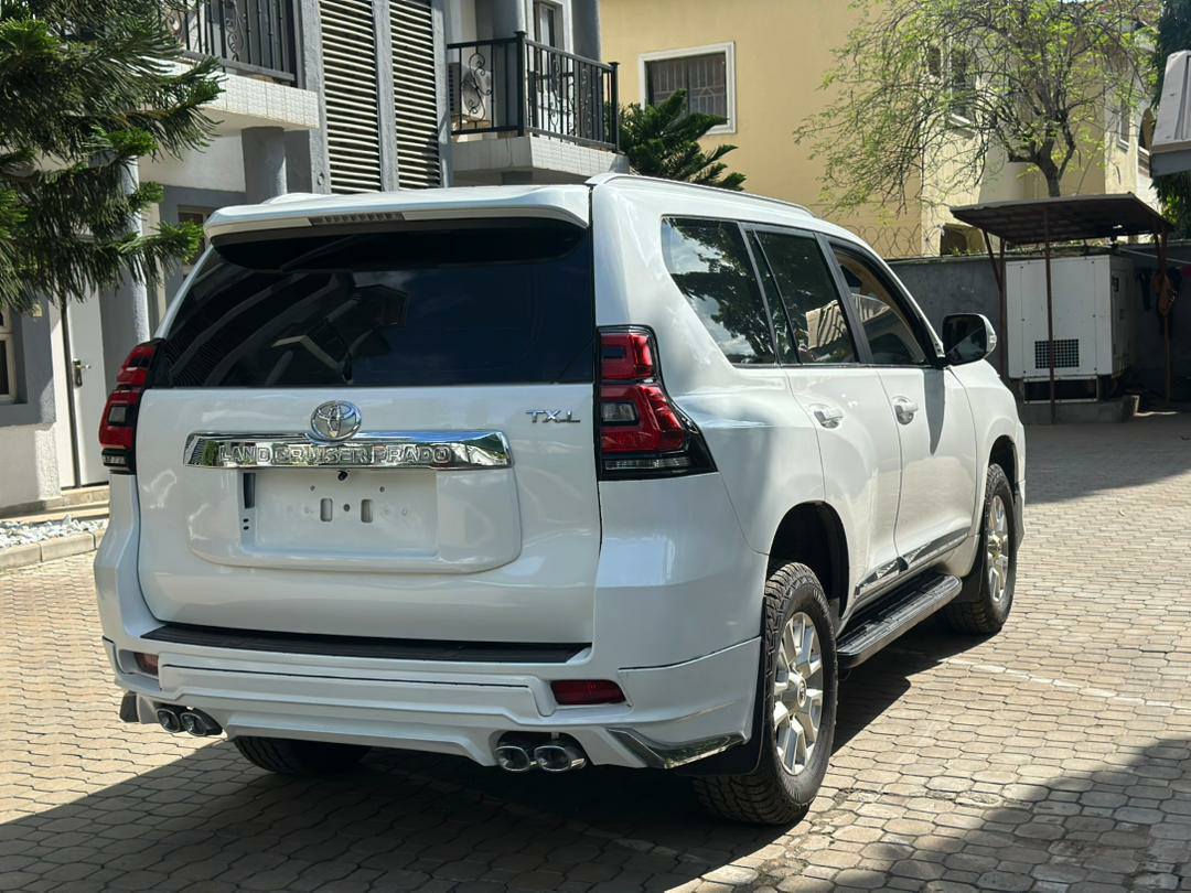 A picture of 2016 Toyota prado Direct Belgium