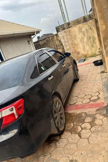 A picture of Lexus es300 black