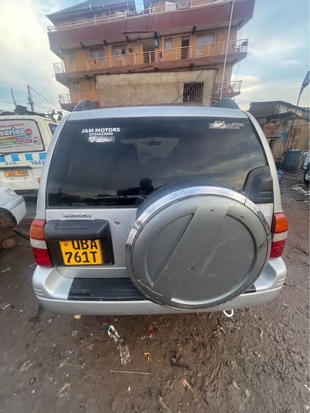 A picture of Suzuki Escudo 1998 model