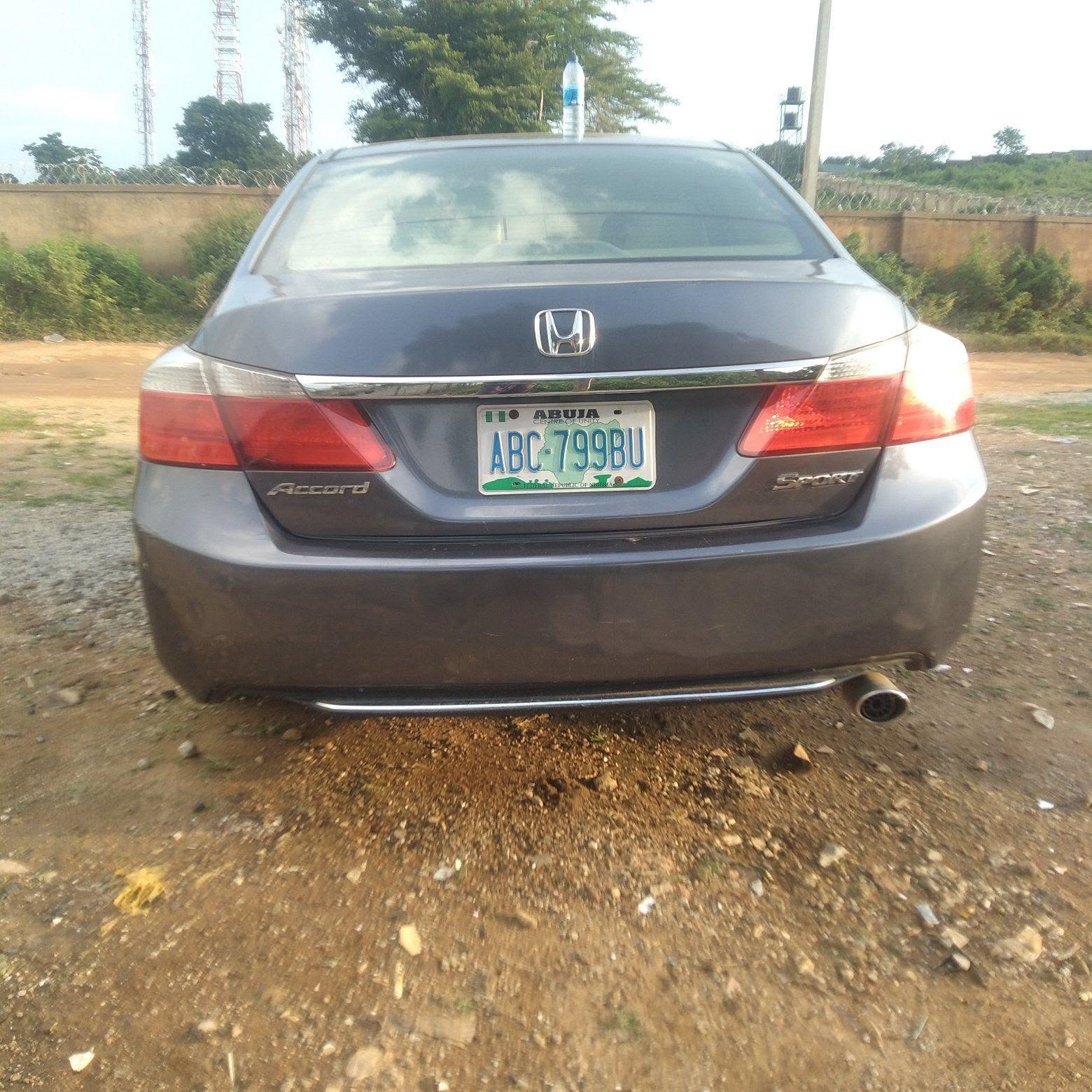 A picture of Distress O15 Honda Accord with untempered engine and gear going