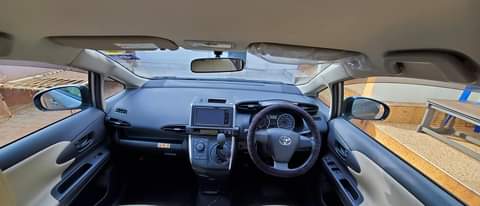 A picture of Toyota Wish 2009