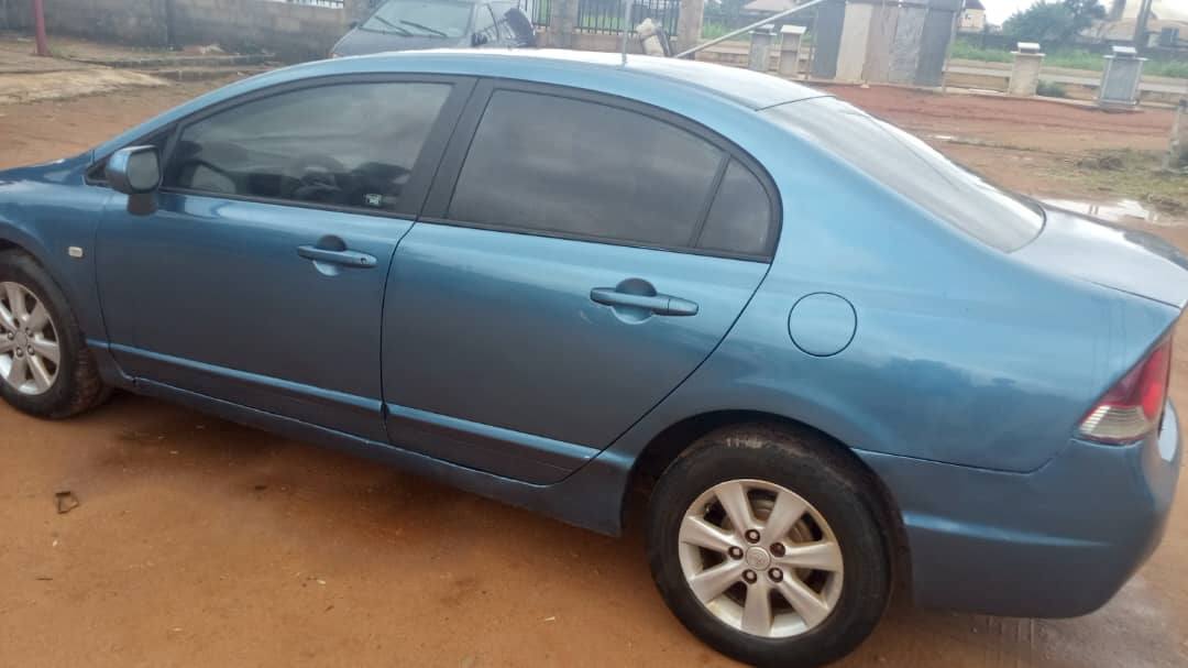 A picture of Honda civic manual 08