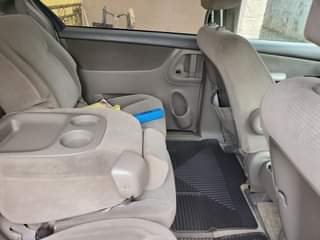 A picture of LE Toyota sienna