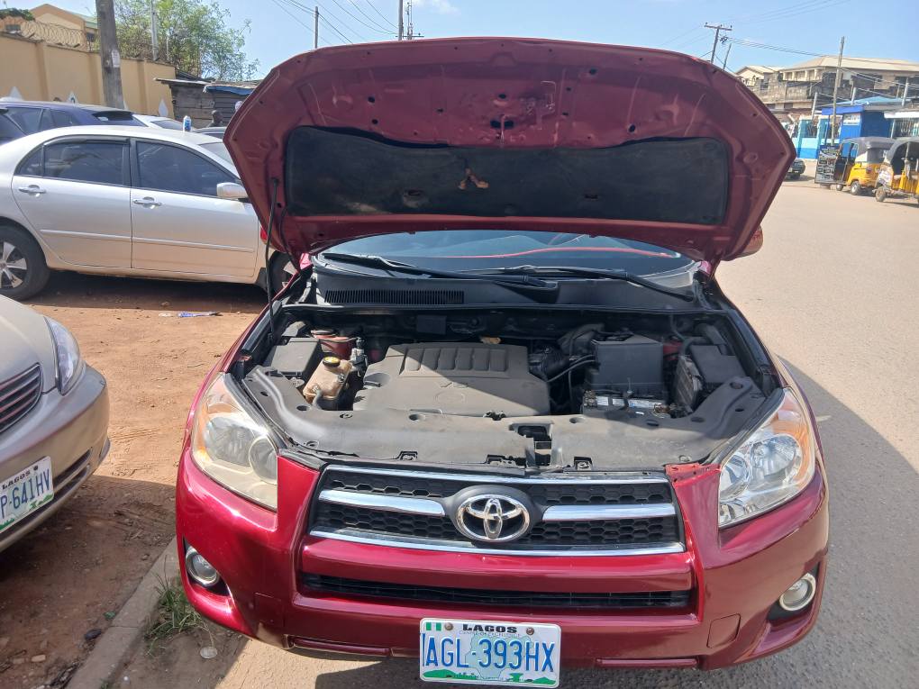 A picture of Rav4 2008