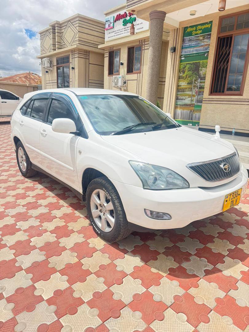 A picture of TOYOTA HARRIER FOR SALE 0676757924
