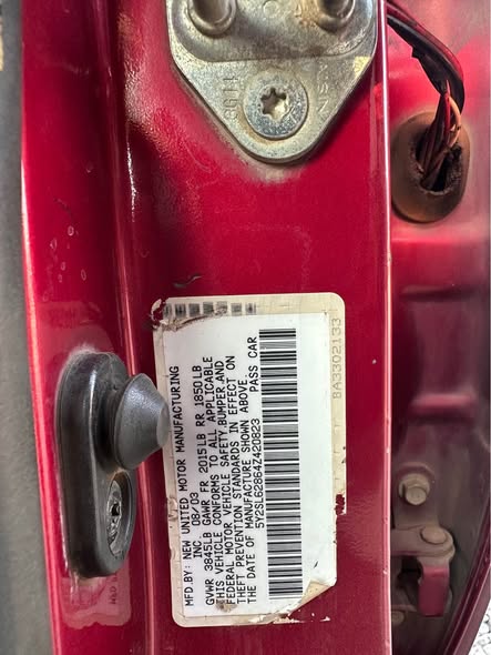 A picture of Distress pontiac vibe 2004
