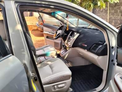 A picture of Rx330 Very clean and sound Everything is intact Pure first