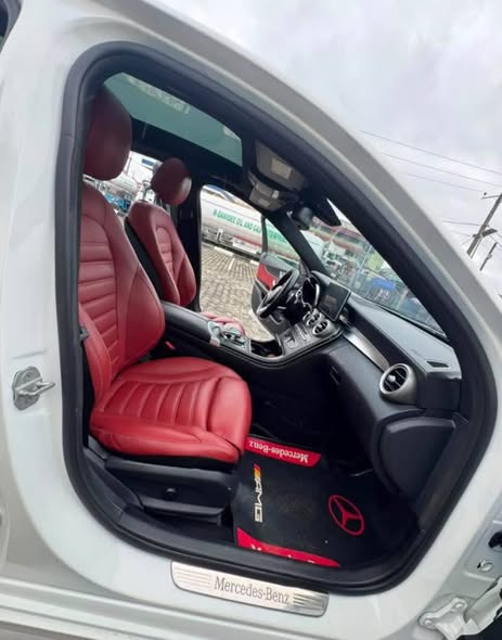 A picture of Mercedes Benz C400 2016 model