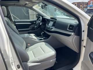 A picture of 2015 highlander xle