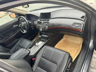 A picture of WOW This is extremely clean Honda crosstour 2012 model full
