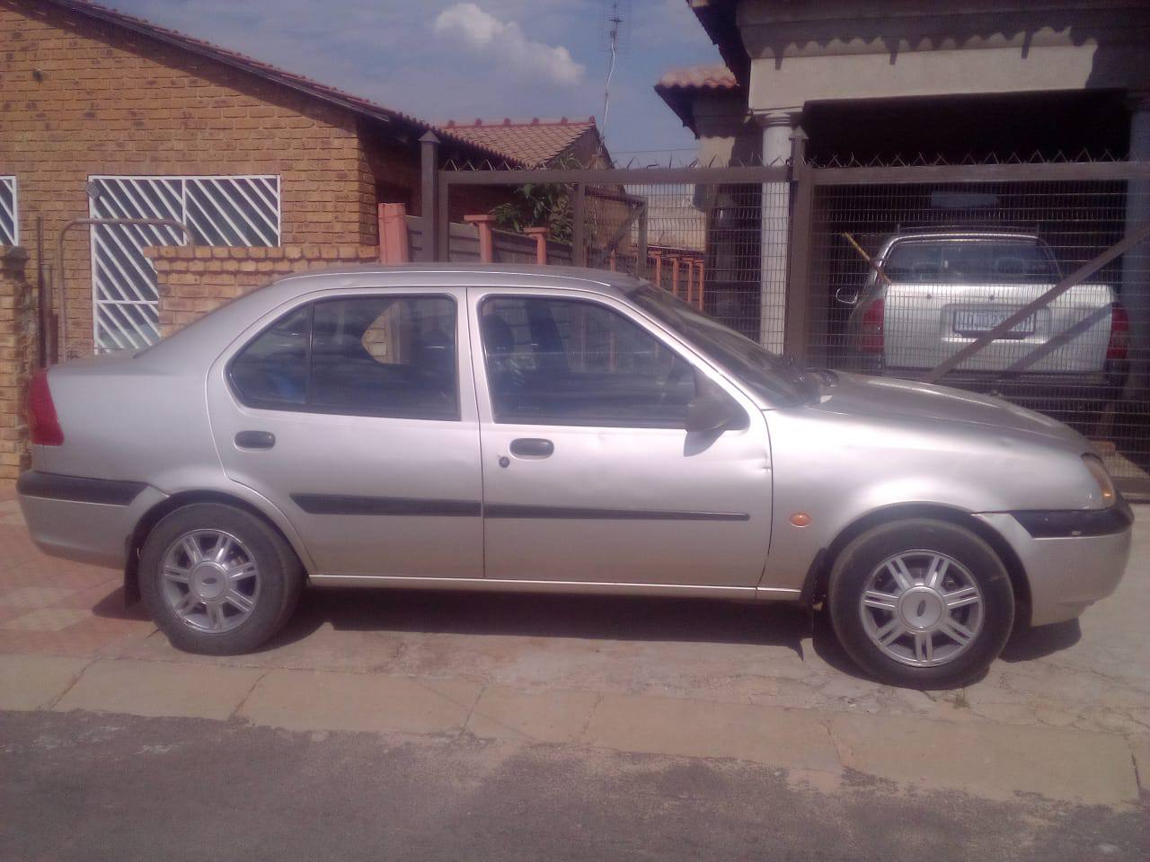 ford ikon