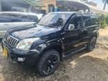 A picture of 2005 toyota prado