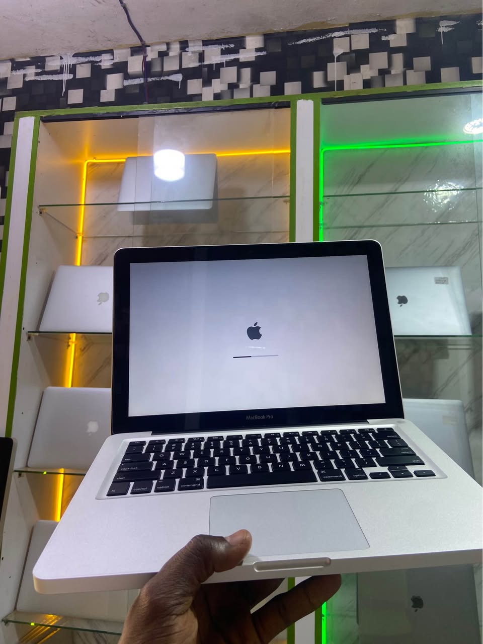 A picture of MacBook Pro core i7