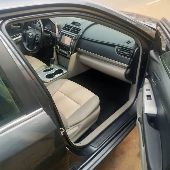 A picture of Toyota camry 2013 le awoof deals