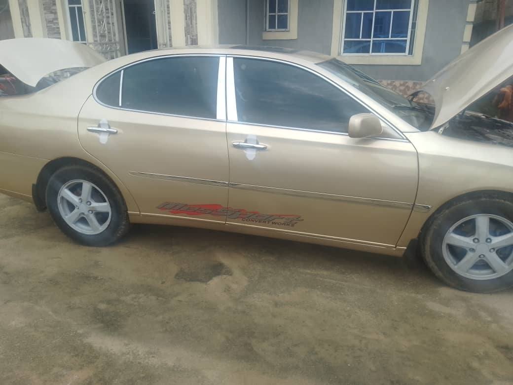 A picture of Lexus ES300