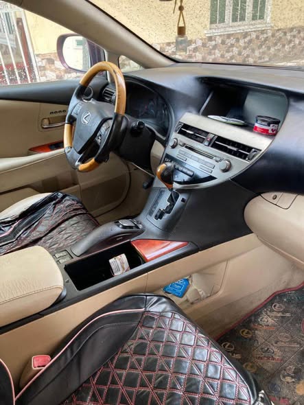A picture of RX350 2012 Buy and repackage Price 8m settlement 500k Location