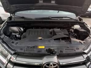 A picture of Distress sale Foreign used Toyota Highlander Limited Edition 2015 model