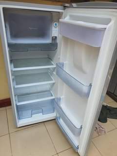 A picture of HISENSE 299L WITH DISPENSER NEW CONDITION NEVER REPAIRED 800K NEGOTIABLE