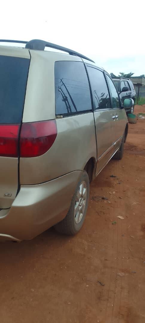 A picture of Very neat 05 TOYOTA SIENNA 07055556868 