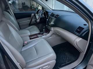 A picture of Toyota highlander limited edition 2012