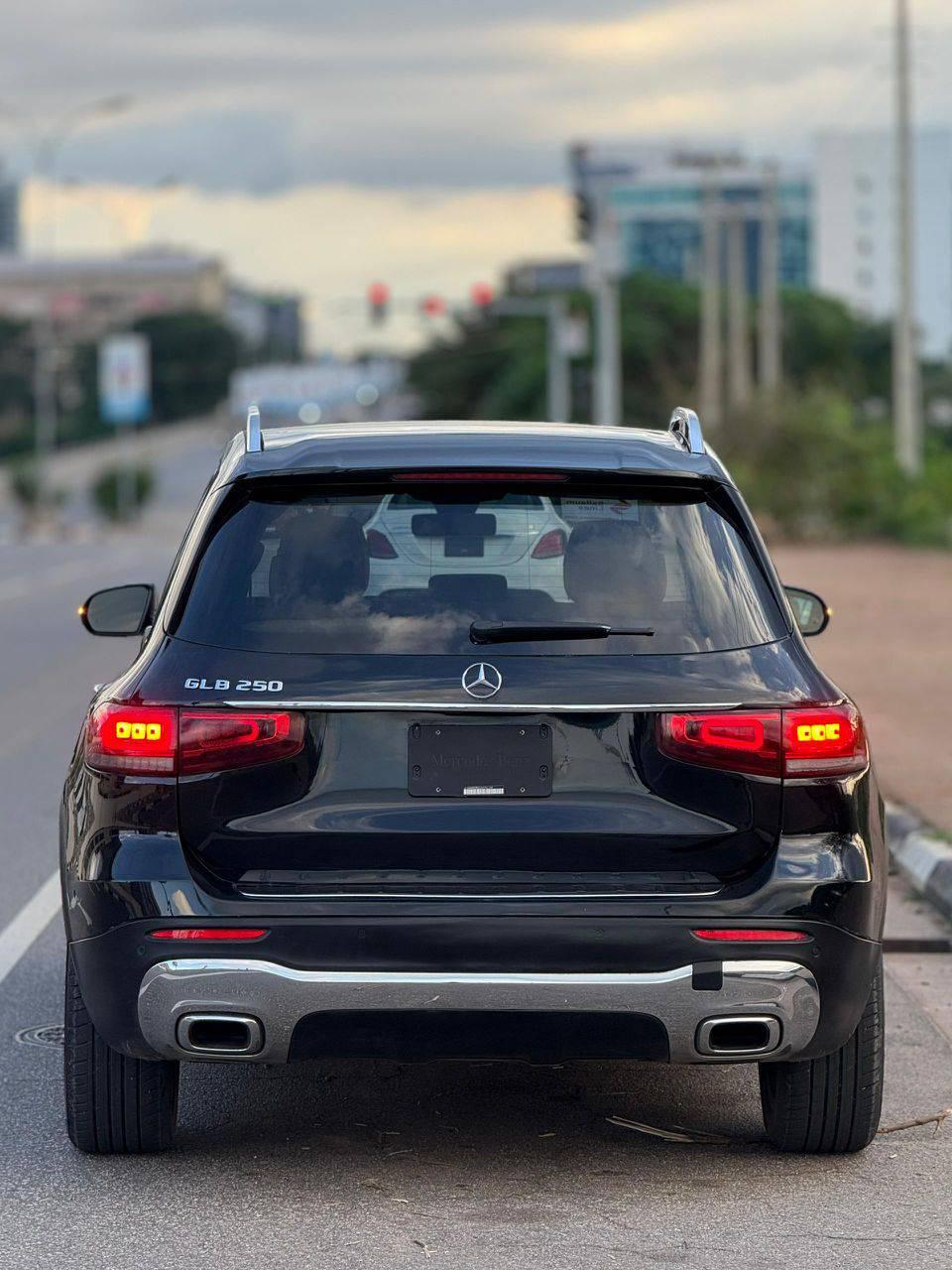 A picture of 2021 Mercedes Benz GLB 2021