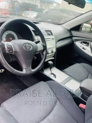 A picture of 2010 Toyota Camry Se