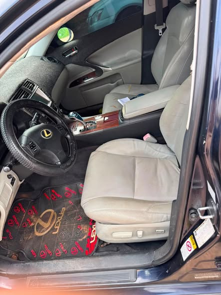 A picture of LEXUS IS 350