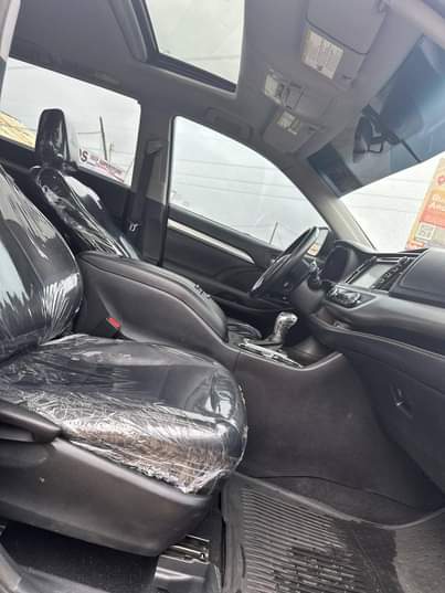 A picture of Presents MISTAKENLY REGISTERED BUT NOT USED TOYOTA HIGHLANDER XLE 2015