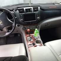 A picture of Toyota Highlander 2012
