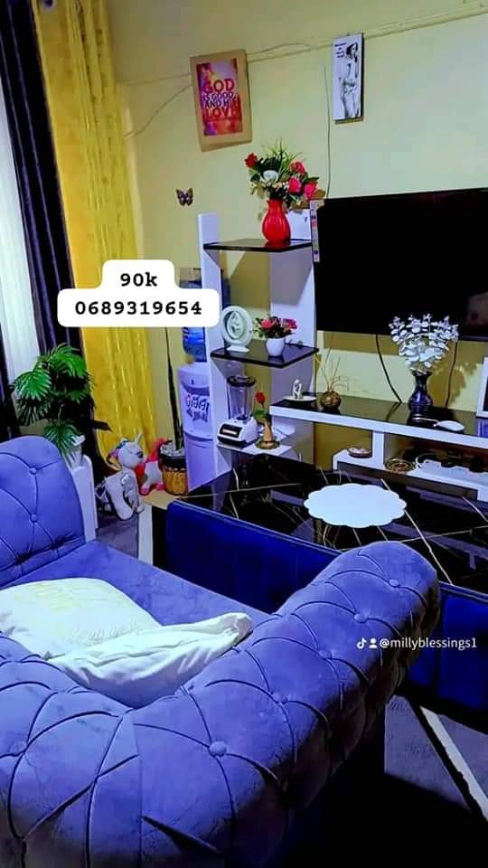 A picture of Njoo kweny group la mapambo na fenicha za ndan Kila