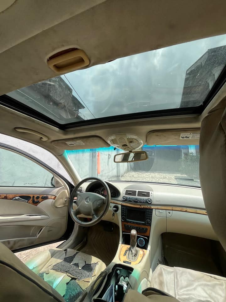 A picture of MERCEDES E350 2007