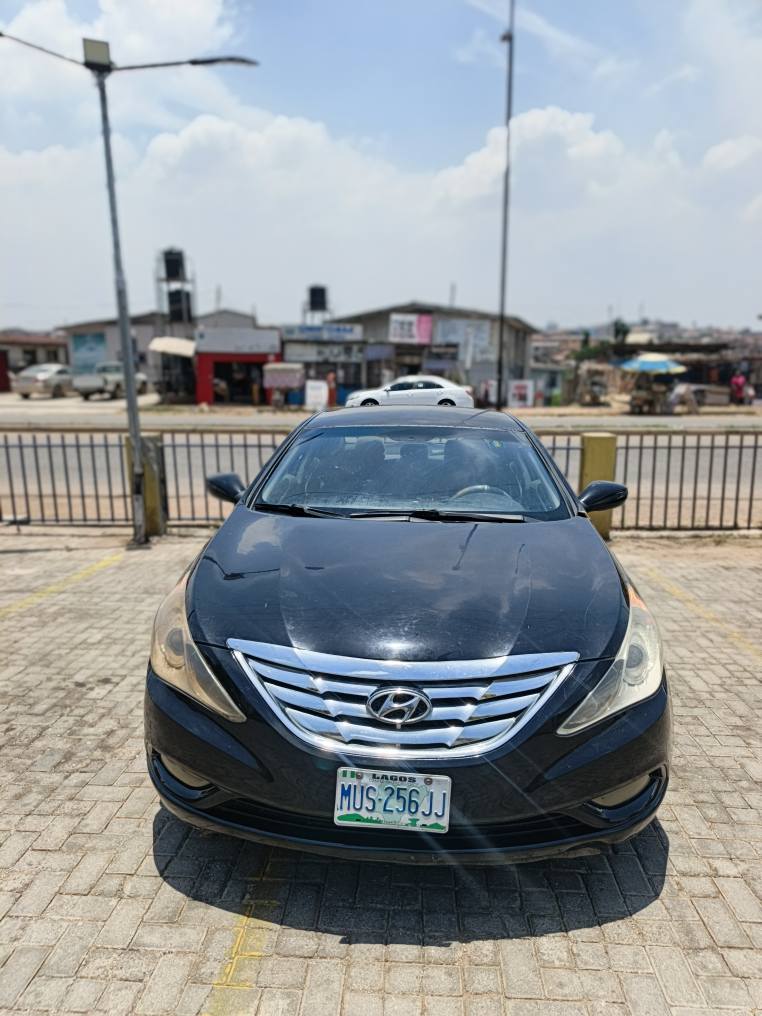A picture of 2012 Hyundai sonata