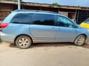 A picture of 2005 2006 Toyota Sienna Everything working perfectly Untampered engine Gear
