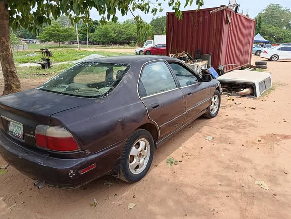 A picture of Honda accord bull dog 1997 super distres